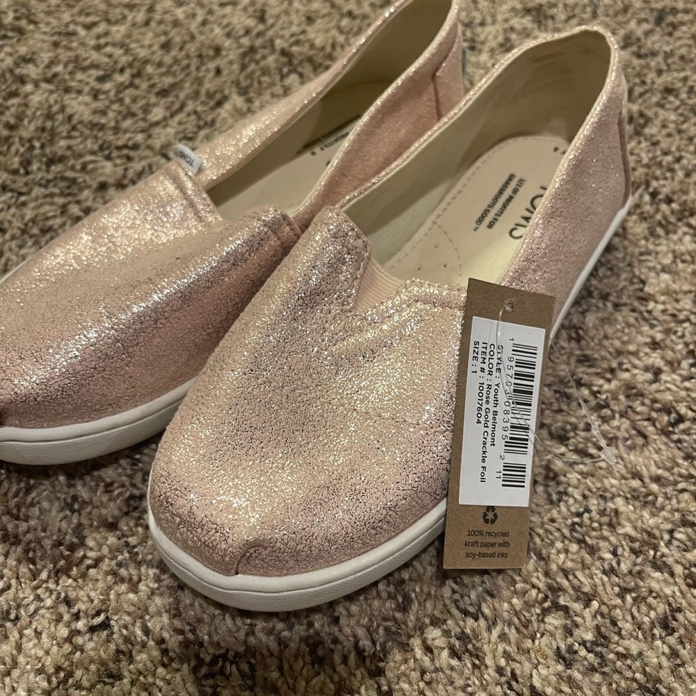 New with tags TOMS girls size 1